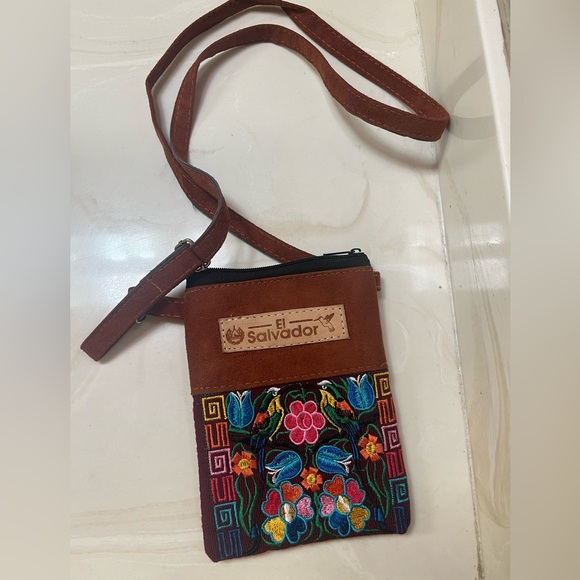 Handbags - El Salvador Crossbody Bag
